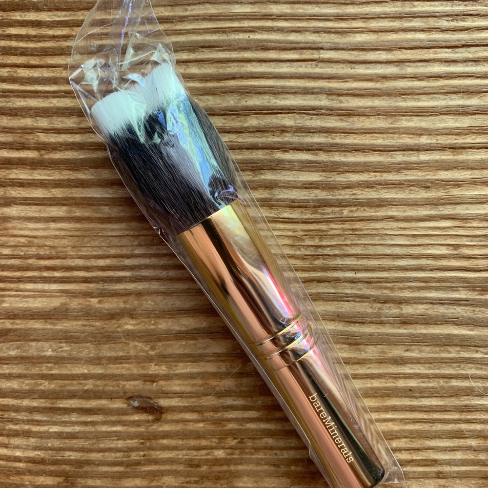New Bare Minerals Feather Light Brush